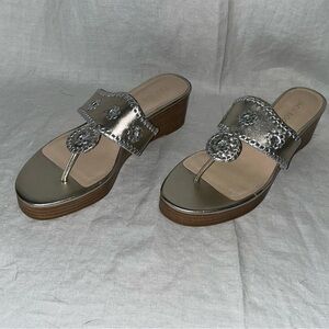 Jack Rogers never worn women’s platform platinum and gold sandal size 10